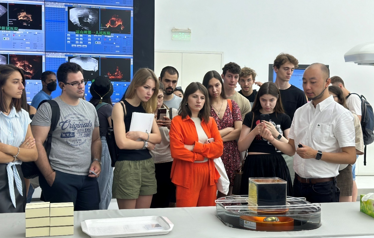 重慶醫科大學2024“感知重慶·體驗重醫”夏令營一行到訪海扶醫療